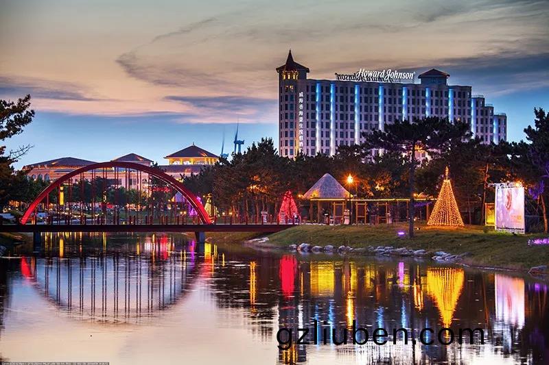 那香海(hai)景(jing)區(qu)的(de)亱(ye)晚--流光溢(yi)綵 美輪(lun)美奐