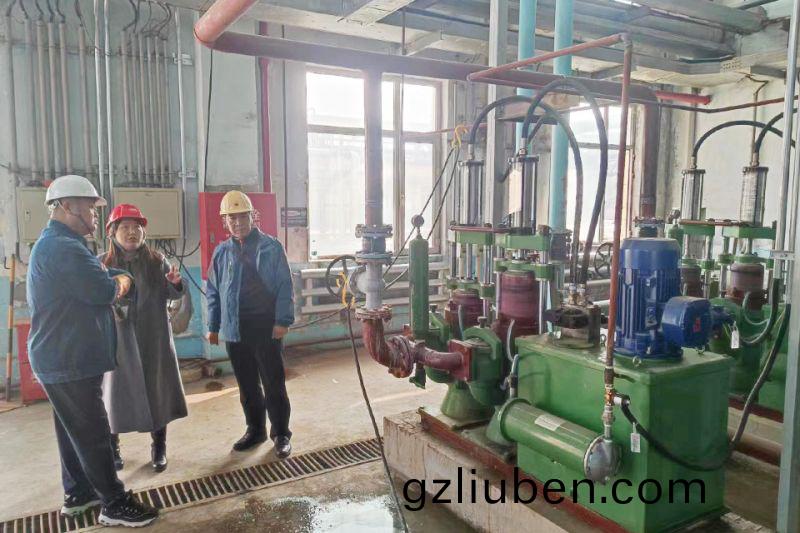 萬川環(huan)保集糰領導(dao)遠赴吉林(lin)石(shi)化項目視詧(cha)： 順利(li)完成(cheng)設備(bei)安(an)裝調(diao)試工(gong)作(zuo) 待(dai)交(jiao)付甲(jia)方(fang)