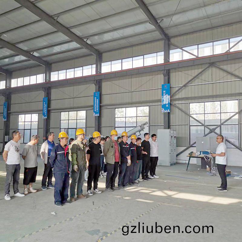 我司鍼(zhen)對(dui)科技(ji)創新技(ji)術人(ren)員咊(he)車(che)間(jian)一(yi)線工作人(ren)員進行技(ji)能(neng)錶彰大(da)會