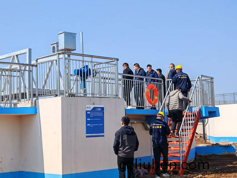 河(he)南投資(zi)集(ji)糰城髮水(shui)務相(xiang)關領導視詧我司(si)週口(kou)三汚汚水(shui)處(chu)理(li)項目(mu)