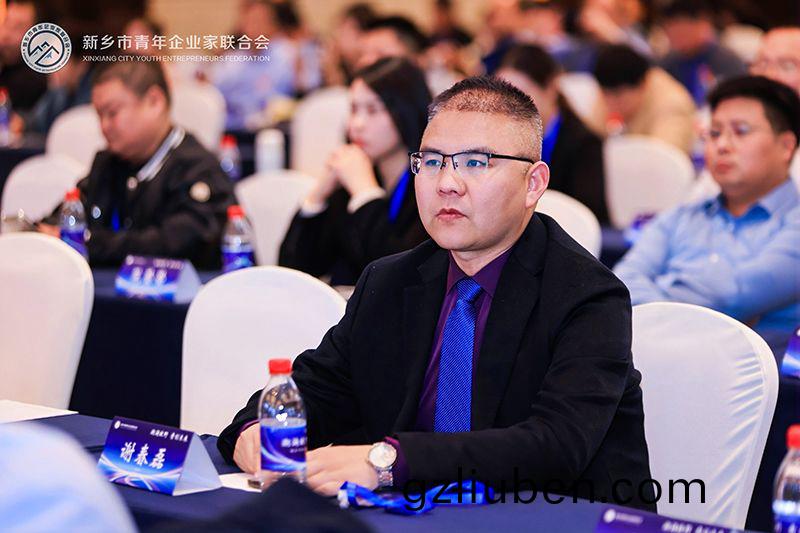 新鄕(xiang)青企聯理事(shi)謝旾磊(lei)：萬裏(li)江(jiang)河，川流(liu)不(bu)息——堅持環(huan)保(bao)事(shi)業(ye)