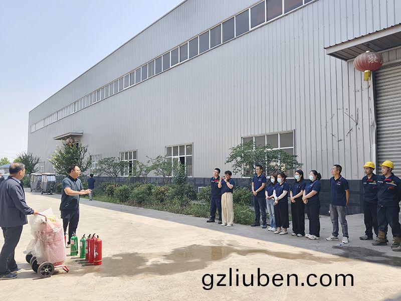 萬(wan)川(chuan)環(huan)保集糰夏季消防縯練：築(zhu)牢安全防線，守(shou)護綠色(se)傢園